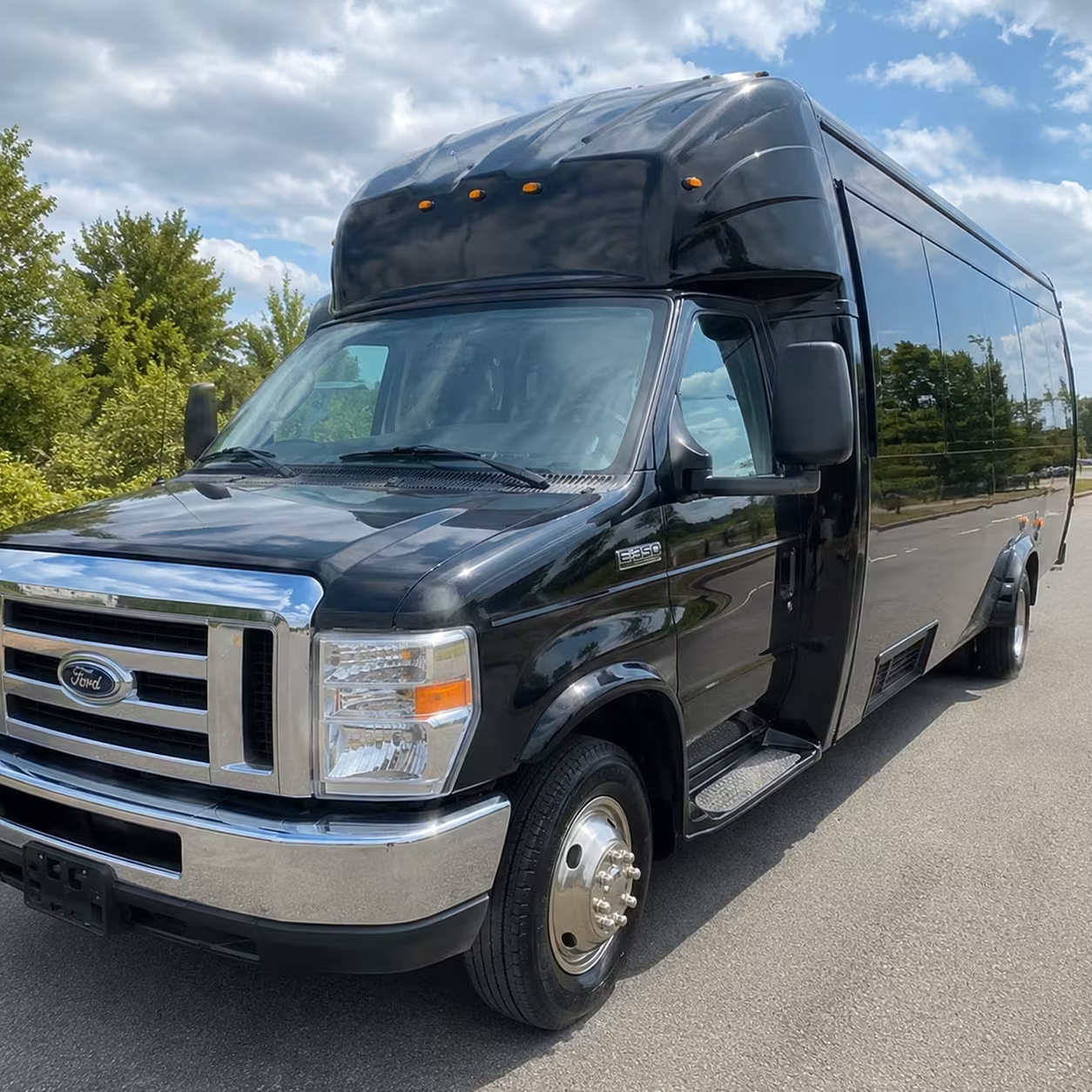 rent a jonesboro party bus for concert night